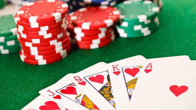 Cách chơi Poker theo kỹ thuật  "Tight" kinh điển
